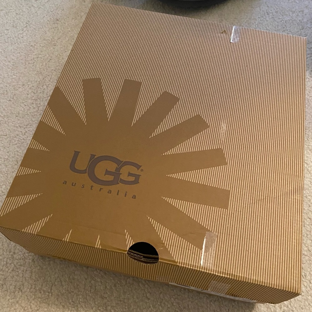 ❄️ Grey Lattice Cardy Uggs - Picture 12 of 12